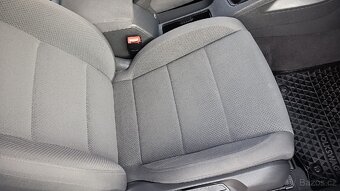 Vw golf 5 1.4 16v, 55kw, r. 2004,orig. Km, po stk v ČR - 19