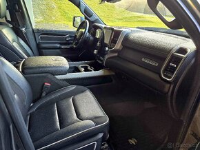 Ram 1500 5,7 HEMI, r. 2021,ODPOČET DPH, EL. PRAHY, PANORAMA - 19