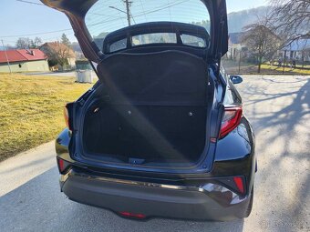 Toyota C-HR 1.8 Hybrid E-CVT rok 2021 - 19
