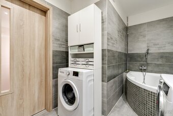 Prodej prostorného bytu 3+1 v OV po kompletní rekonstrukci - 19