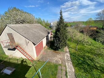 Rodinný dům 5+1 s krásnou zahradou 1337 m2, obec Dobřenice. - 19