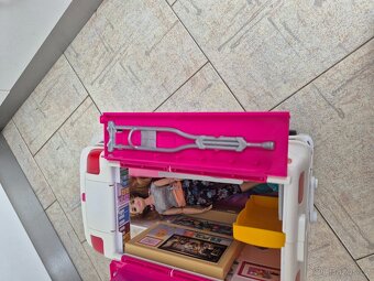 Nabízím Barbie letadlo a sanitku - 19