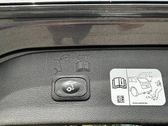 FORD KUGA 2,0 ST-LineTDCi AWD-Powershift - PŮVOD ČR - 19