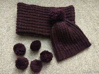 Nové dámské pletené sety Avon -čepice, kruhová šála/nákrčník - 19