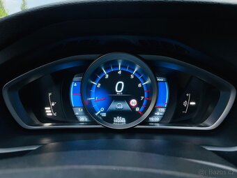 Volvo V40 1.6i T3 110KW MANUÁL R-DESIGN KAMERA SERVISKA - 19
