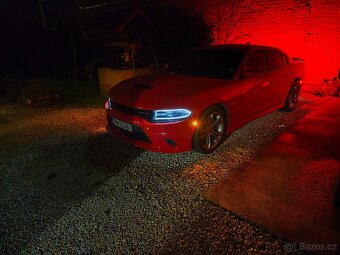Dodge charger 5.7hemi 276kw rok výroby 2020 - 19