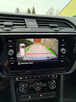 VW TOURAN 2,0TDi 110kW HIGHLINE DSG ACC NEZÁVISLÉ TOPENÍ - 19