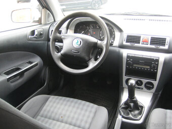 ŠKODA OCTAVIA TOUR COMBI 1.6 MPi 75 KW - 19