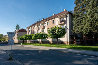 Pronájem zrekonstruovaného bytu 3+kk ( 58m2) s balkónem, uli - 19