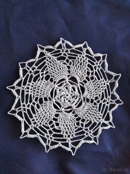 Ručně háčkované dečky  20 cm - 19
