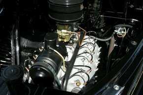 1937 Lincoln Zephyr V12 - 19