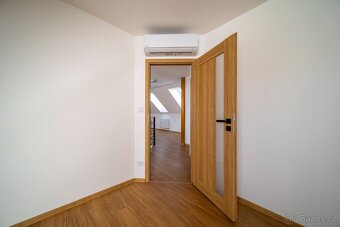Rodinný dům 5+1 po rekonstrukci, Buchlovice, pozemek 463m2 - 19
