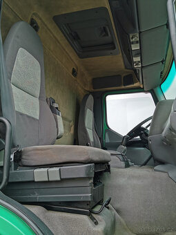 Prodám skříňový RENAULT PREMIUM 420.26 PR 6X2 EURO 3 - 19