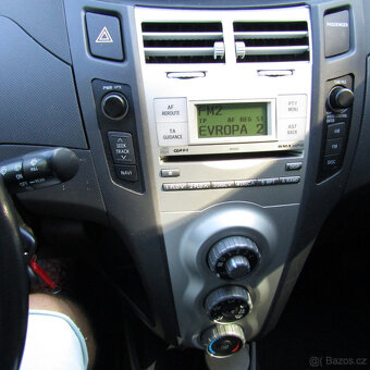 Toyota Yaris II 1,3VVT-i 64kw, AUTOMAT, Klimatizace - 19