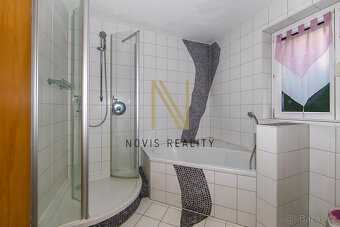 Prodej, rodinný dům se dvěma bytovými jednotkami, 213 m², Re - 19