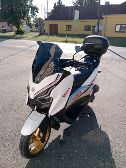 Skútr Yuki YMax 125 - 19