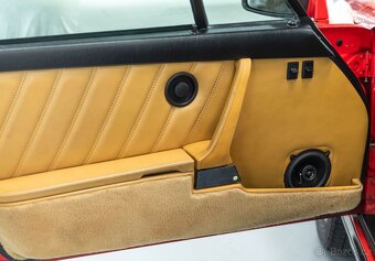 Porsche 911 3.2 Carrera z roku 1987 - 19