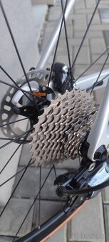 Nové, nejeté silniční, karbonové kolo švýcarské značky BIXS - 19