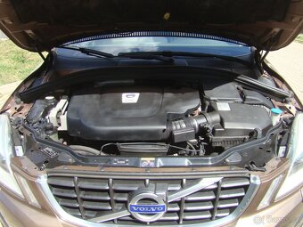 Volvo XC60 2.4 D5 4x4 AUTOMAT ČR - 19