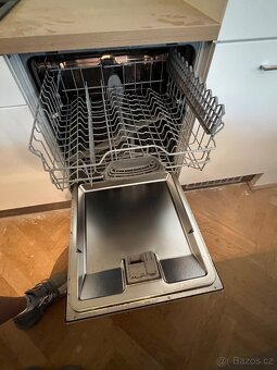 Kuchyňská linka s komplet spotřebiči - 19