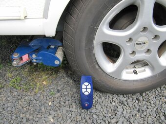 Prodám karavan Hobby 400 sf,model 2008 + mover, klima ,stan - 19