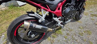Honda CB 750 Hornet Rok 2023 najeto pouze 8900km - 19