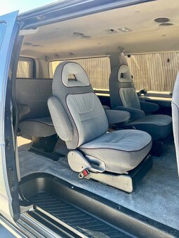 V10,  Ford E350, obsah  6,7 litru, 7 místné - 19