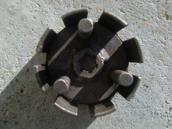 Jawa 350/354 - válce,kryt karburatoru,kryt spojky a další ND - 19