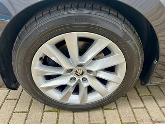 Škoda SUPERB 2.0 TDi DSG VIRTUAL MATRIX KAMERA TAŽNÉ - 19