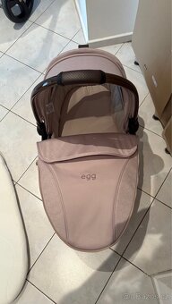 Kočárek Egg2 4v1 Feather geo - 19
