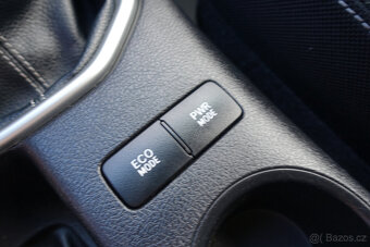 Toyota Hilux DC 2.4 I D-4D Active-75.541km-ZÁNOVNÝ STAV - 19