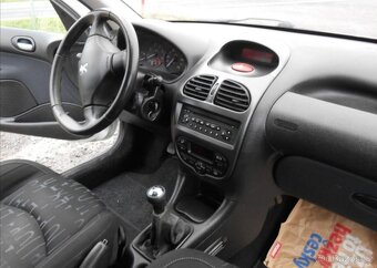 Peugeot 206 1,6 80 kW Digiklima Historie benzín - 19