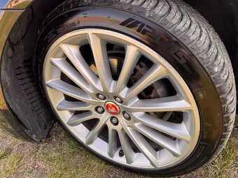 Jaguar XE 132kw, 2016 HSE max vybava 19” alu - 19