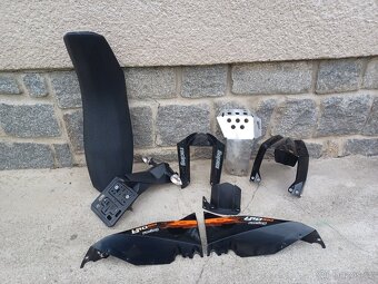 KTM LC4 690 SM - DOKLADY + NÁHRADNÍ DÍLY - 19