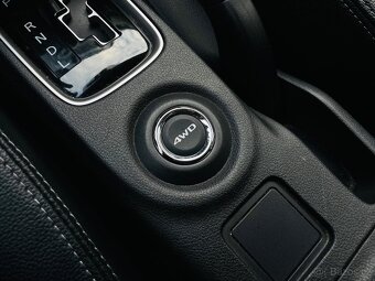 Mitsubishi Outlander 2.2Di-D 4x4 AUTOMAT SENZORY SERVISKA - 19