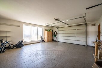 Prodej nadstandartního domu 342 m2 , s pozemkem 1534 m2, Sru - 19