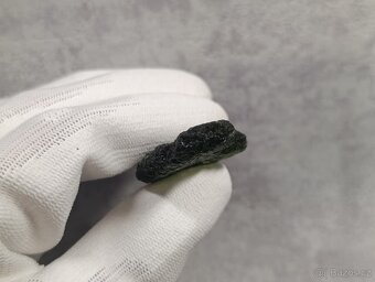 Krásný velký Vltavín z Chlumu, těžký14,36 gramu, ve stojánku - 19