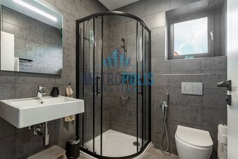 Luxusní novostavba 5+kk s wellness zázemím a špičkovým vybav - 19