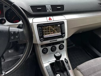 Volkswagen Passat B6 2.0 TDI 103kW 4Motion Kůže Navi Xenony - 19