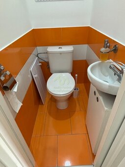 Prodej prostorného bytu 3+1 s lodžií v Plzni na Vinicích. - 19