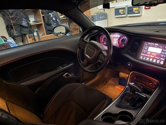 Dodge Challenger 6,4 - 19