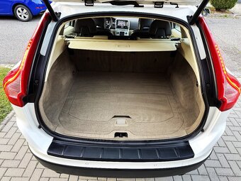 VOLVO XC60 2.4D4 AWD BIXENON,KŮŽE,PANORAMA,KAMERA, - 19