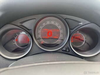 Citroën C4 1,6 VVti  CITROËN C4 (2011) - 19