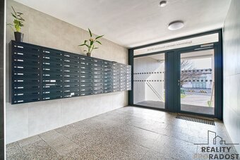 Prodej stylového bytu 3+1 se zasklenou lodžií na ul Horymíro - 19