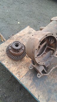 Prodám přední konzoly a skříň ZETOR - 19