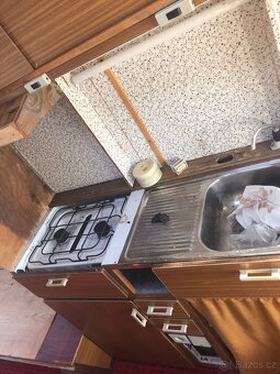 Karavan na pevné stání - 19