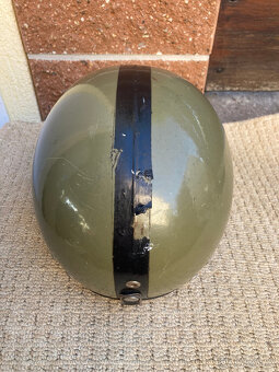 Přilba vojenská na motorku stará za 700 kč - 19