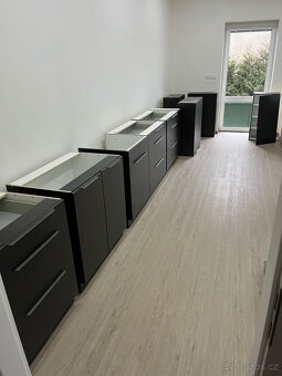 Prodám kuchyňskou linku, černá, matná, NOVÁ - 19