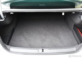 Volkswagen Passat 2,0 TDI ELEGANCE NAVI ACC - 19