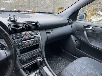 Mercedes Benz w203 2.0d 2003 sedan - 19